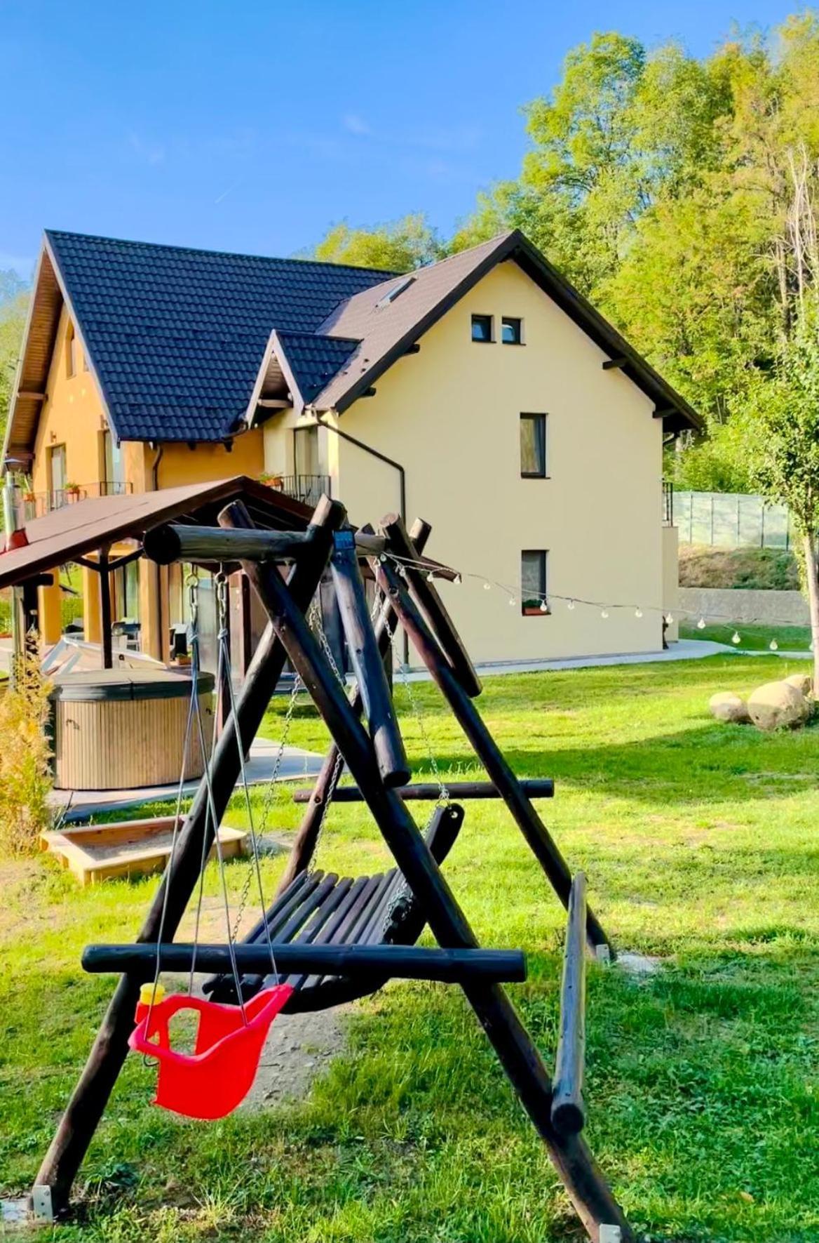 Pensiunea Piri Land Comarnic Exterior foto